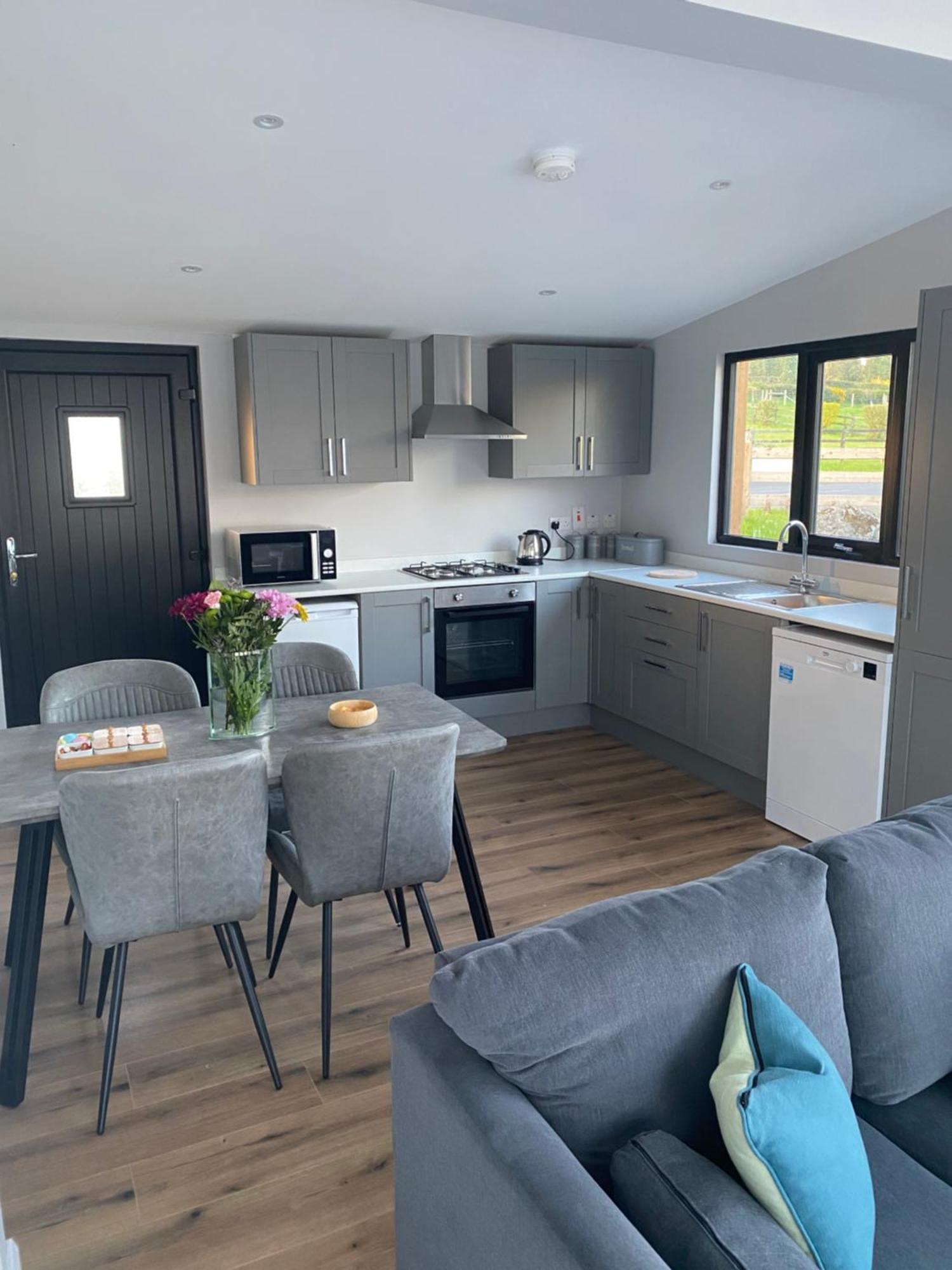 Killyfole Lakeside Lodges Corranny ภายนอก รูปภาพ