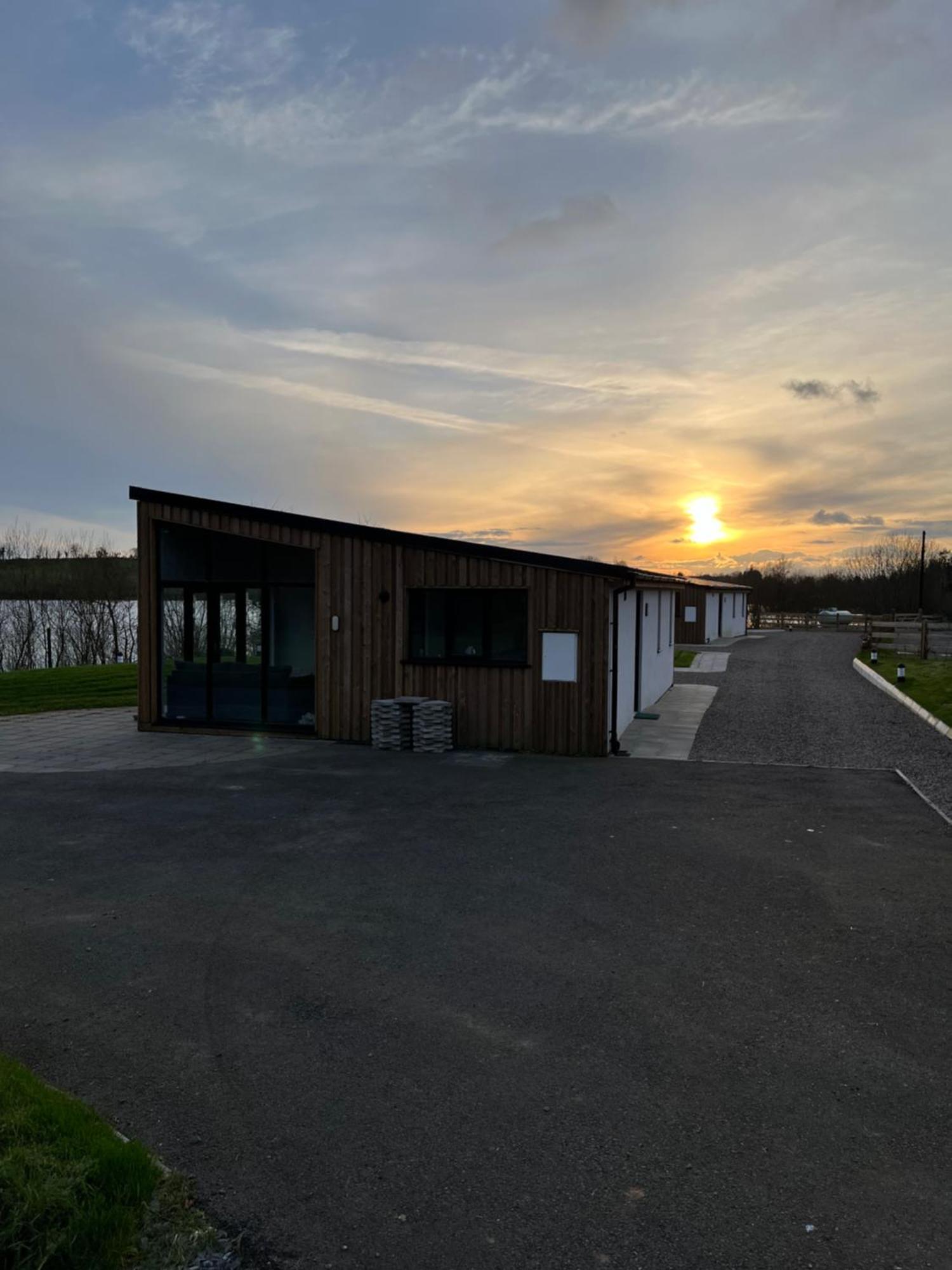 Killyfole Lakeside Lodges Corranny ภายนอก รูปภาพ